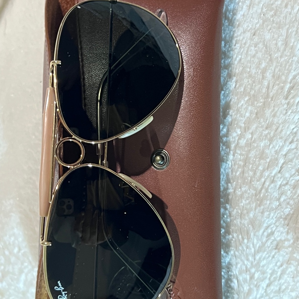 Ray-Ban Black Aviator Sunglasses with Brown Case